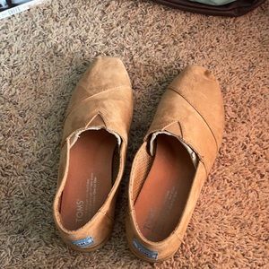 Tan toms